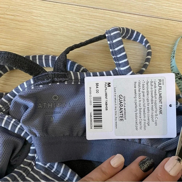 ✨NWT Athleta Gray Striped Built In Bra Fulfillment Tank Top Size Medium - Picture 4 of 9